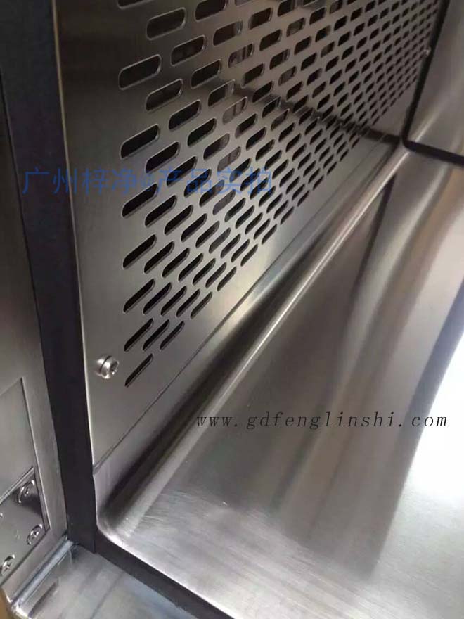 百級層流傳遞窗內外雙層殼體，內部四周圓弧處理，保證無縫隙連接；