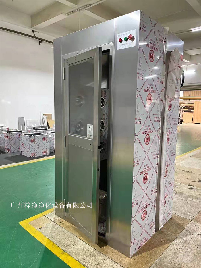 風淋室是潔凈室中用于人員凈化的重要裝置。