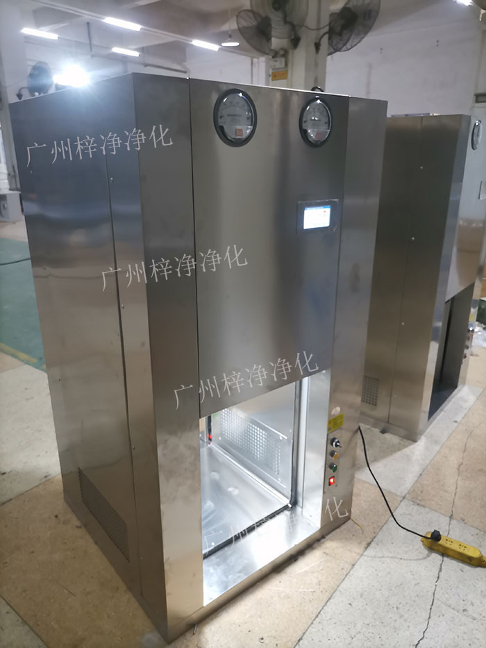 機器人機械臂傳遞窗是通過高精度的傳感器,實現(xiàn)機器人與傳遞窗的精準對接。 機器人機械臂傳遞窗是通過高精度的傳感器,實現(xiàn)機器人與傳遞窗的精準對接。