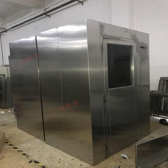 風(fēng)淋室正常運(yùn)行對(duì)于保障環(huán)境的潔凈度至關(guān)重要 風(fēng)淋室正常運(yùn)行對(duì)于保障環(huán)境的潔凈度至關(guān)重要