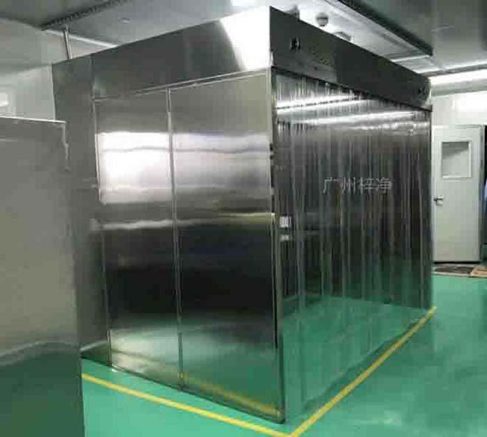 潔凈層流罩通過特殊的氣流組織，形成均勻、穩定的氣流層，確保工作區域內的空氣潔凈度。