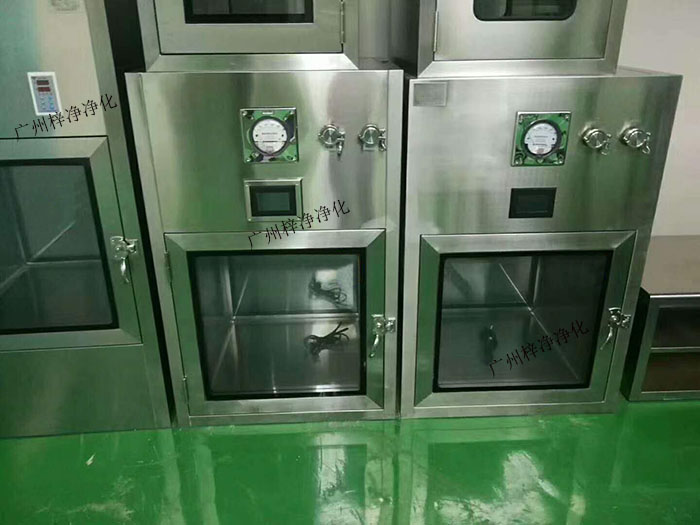 層流傳遞窗以減少潔凈室的開門次數，使潔凈室的污染降低到最低程度