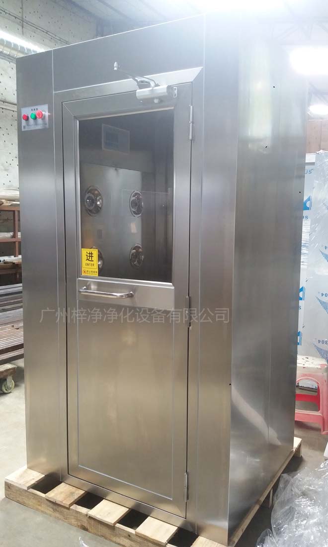 風(fēng)淋室的安裝位置和角度不準(zhǔn)確，會(huì)影響風(fēng)淋效果和設(shè)備的使用壽命。