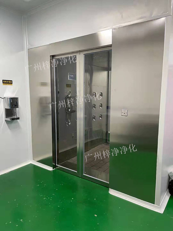 無塵車間專用全自動感應(yīng)風(fēng)淋室有什么特點(diǎn)？